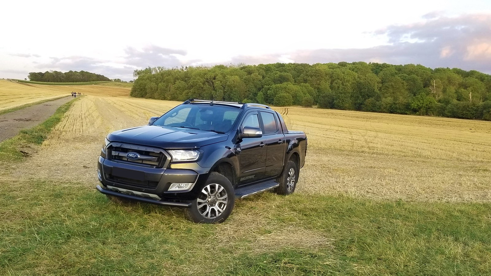 Zestaw do montażu na dachu lampy LAZER T24 Evolution - Ford Ranger (2016 -) wersja z relingami dachowymi - wysokość 57 mm