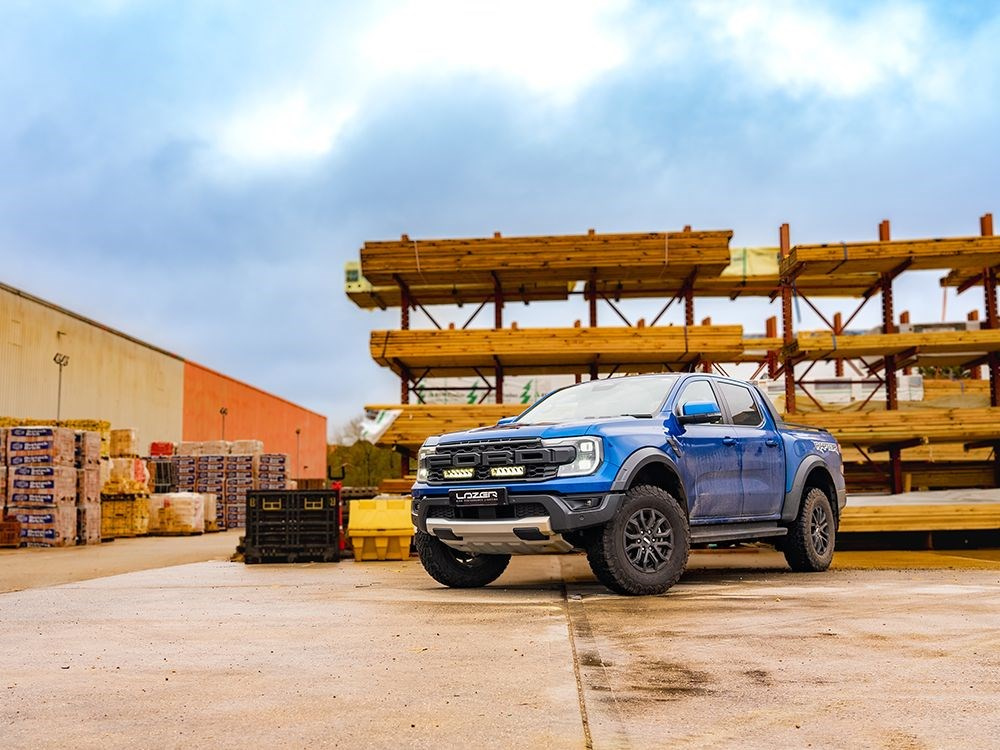 Zestaw dwóch lamp LAZER TRIPLE-R 850 Elite (Gen2) z systemem montażu w fabrycznym grillu – Ford Ranger Raptor (2023 -)