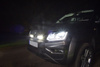 Zestaw dwóch lamp LAZER Triple-R 750 Elite (Gen2) z systemem montażu w fabrycznym grillu - Volkswagen Amarok V6 (2016 -)