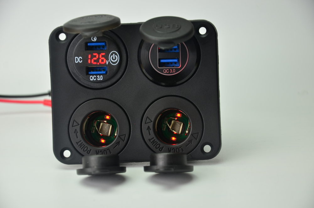 Ładowarka 4xUSB woltomierz gniazdo zapalniczki