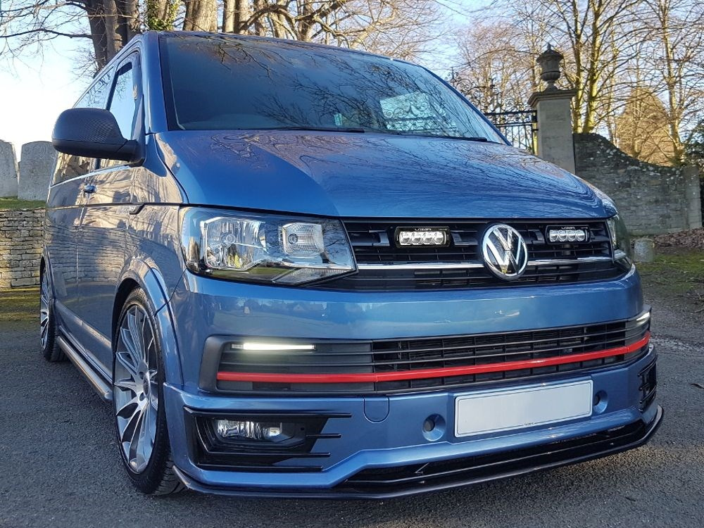 Zestaw dwóch lamp LAZER TRIPLE-R 750 Elite (Gen2) z systemem montażu w fabrycznym grillu - VW T6 (2016 -) do wersji Highline/Trendline