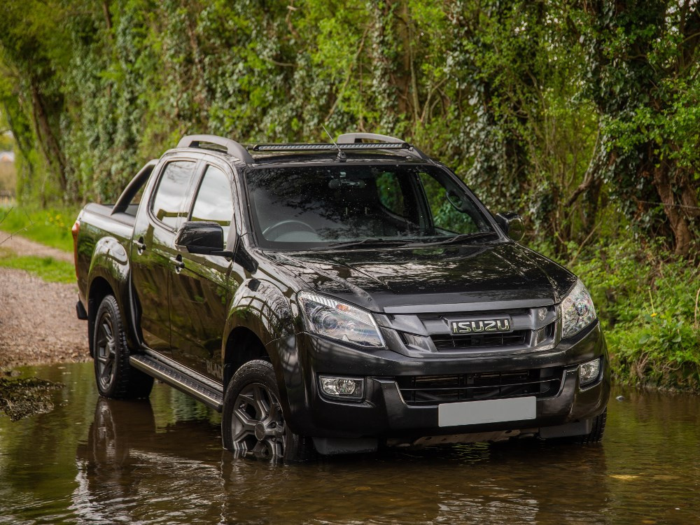 Zestaw do montażu oświetlenia LAZER na dachu (auta bez relingów dachowych) - wysokość 67 mm