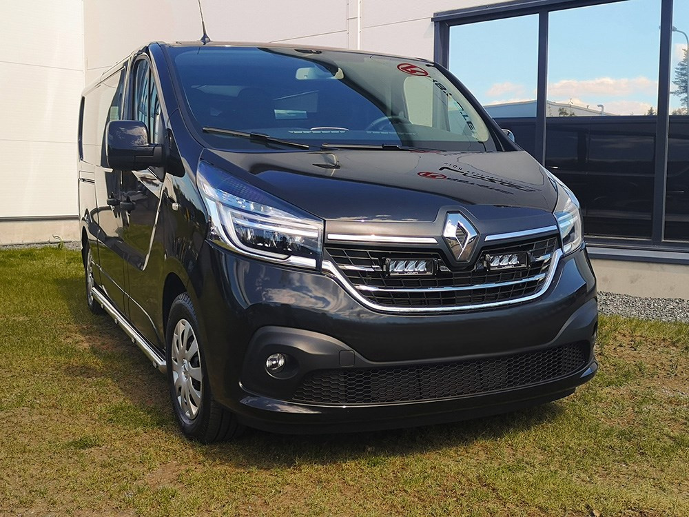 Zestaw dwóch lamp LAZER TRIPLE-R 750 (Gen2) z systemem montażu w fabrycznym grillu - Renault Trafic (2019 -)