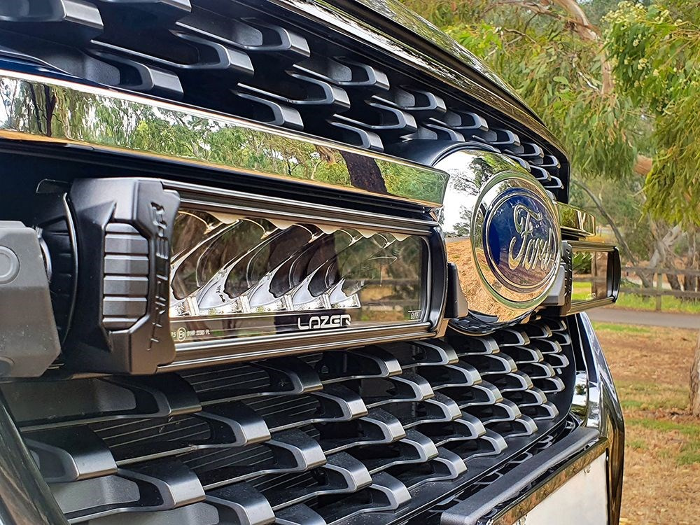 Zestaw dwóch lamp LAZER TRIPLE-R 850 (Gen2) z systemem montażu w fabrycznym grillu – Ford Ranger Wildtrak (2023 -)