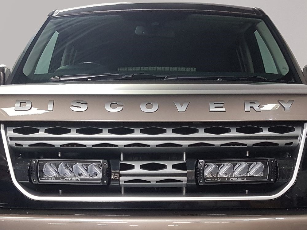 Zestaw dwóch lamp LAZER TRIPLE-R 750 (Gen2) z systemem montażu w fabrycznym grillu - Land Rover Discovery4 (2014 -)