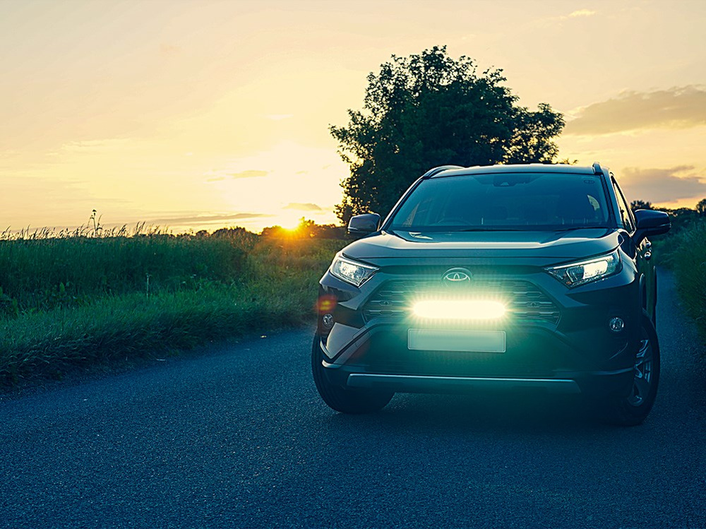 Zestaw lampy LAZER Linear 18 - z systemem montażu w fabrycznym grillu - Toyota RAV4 Hybrid (2018 -)