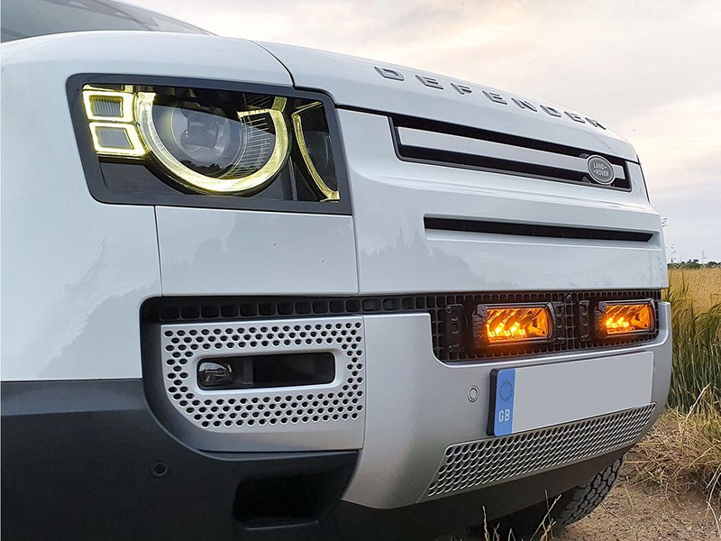 Zestaw dwóch lamp LAZER TRIPLE-R 750 (Gen2) z systemem montażu w fabrycznym grillu - Land Rover Defender (2020 -)