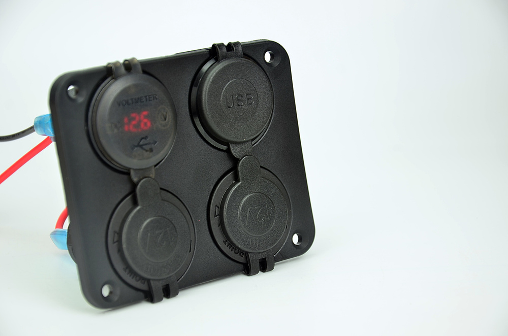 Ładowarka 4xUSB woltomierz gniazdo zapalniczki
