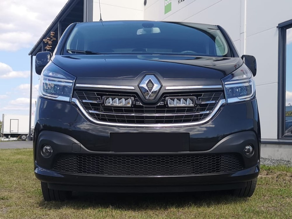 Zestaw dwóch lamp LAZER TRIPLE-R 750 Elite (Gen2) z systemem montażu w fabrycznym grillu - Renault Trafic (2019 -)