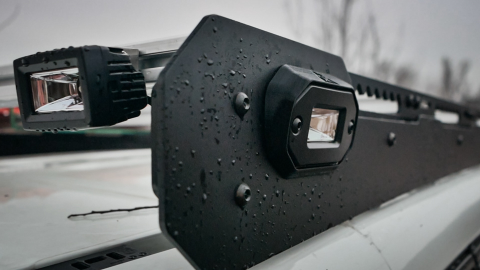 Lampa robocza led slim T2 20W cofania E9