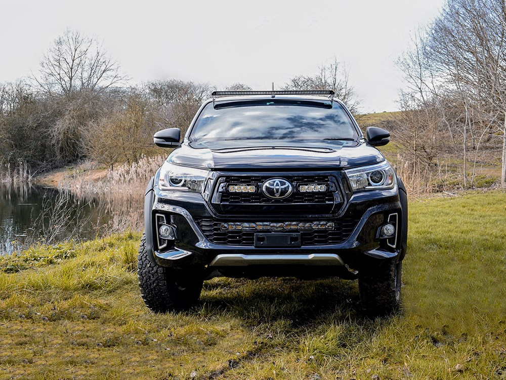Zestaw do montażu na dachu lampy LAZER LInear 42/ Triple-R 24 - Toyota Hilux (2018 -) bez relingów dachowych