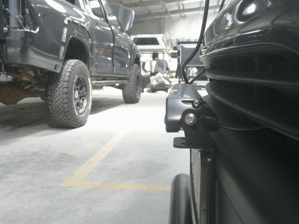 Zestaw do montażu oświetlenia serii LAZER na tablicy rejestracyjnej