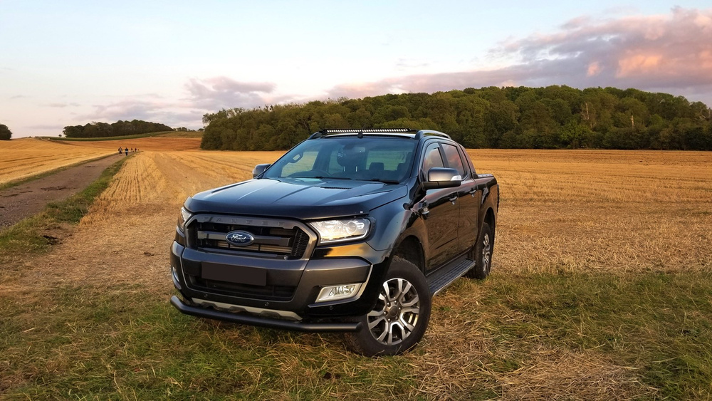 Zestaw do montażu na dachu lampy LAZER Linear-36 - Ford Ranger (2016 -) wersja z relingami dachowymi - wysokość 42 mm