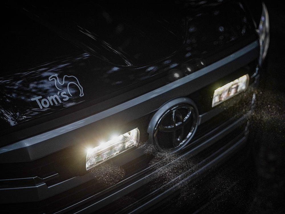 Zestaw dwóch lamp LAZER TRIPLE-R 750 (Gen2) z systemem montażu w fabrycznym grillu - Toyota Land Cruiser 300 (2021 -)