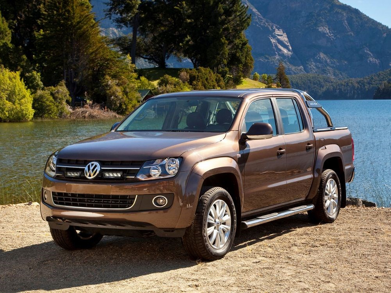 Zestaw dwóch lamp LAZER TRIPLE-R 750 Elite (Gen2) z systemem montażu w fabrycznym grillu - VW Amarok (2010 -)