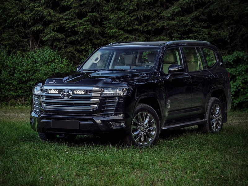 Zestaw dwóch lamp LAZER TRIPLE-R 750 (Gen2) z systemem montażu w fabrycznym grillu - Toyota Land Cruiser 300 (2021 -)