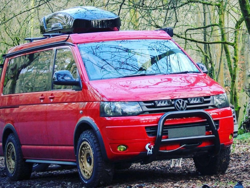 Zestaw dwóch lamp LAZER TRIPLE-R 750 (Gen2) z systemem montażu w fabrycznym grillu - VW T5 (2010 -)